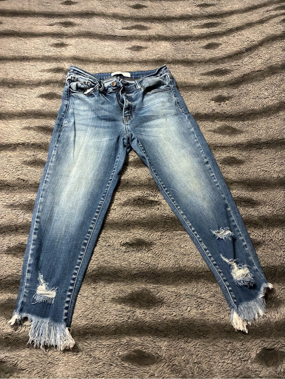 KanCan Signature Capris Light Blue Distressed Ankle Jeans with Fringe Hem